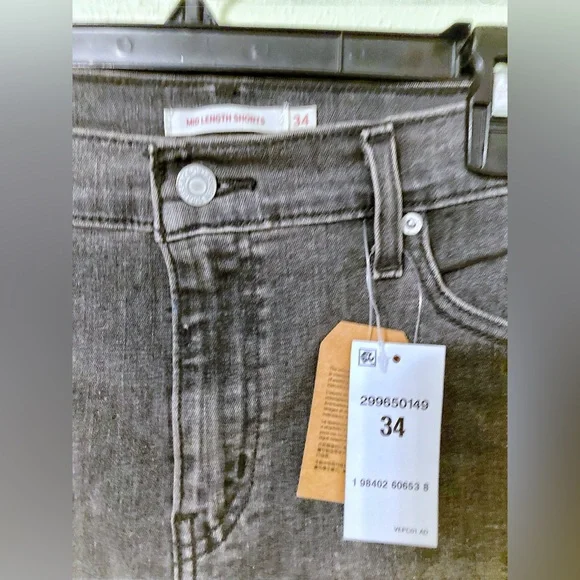 Levi’s Gray Denim Women's Shorts NWT - Picture 2 of 4